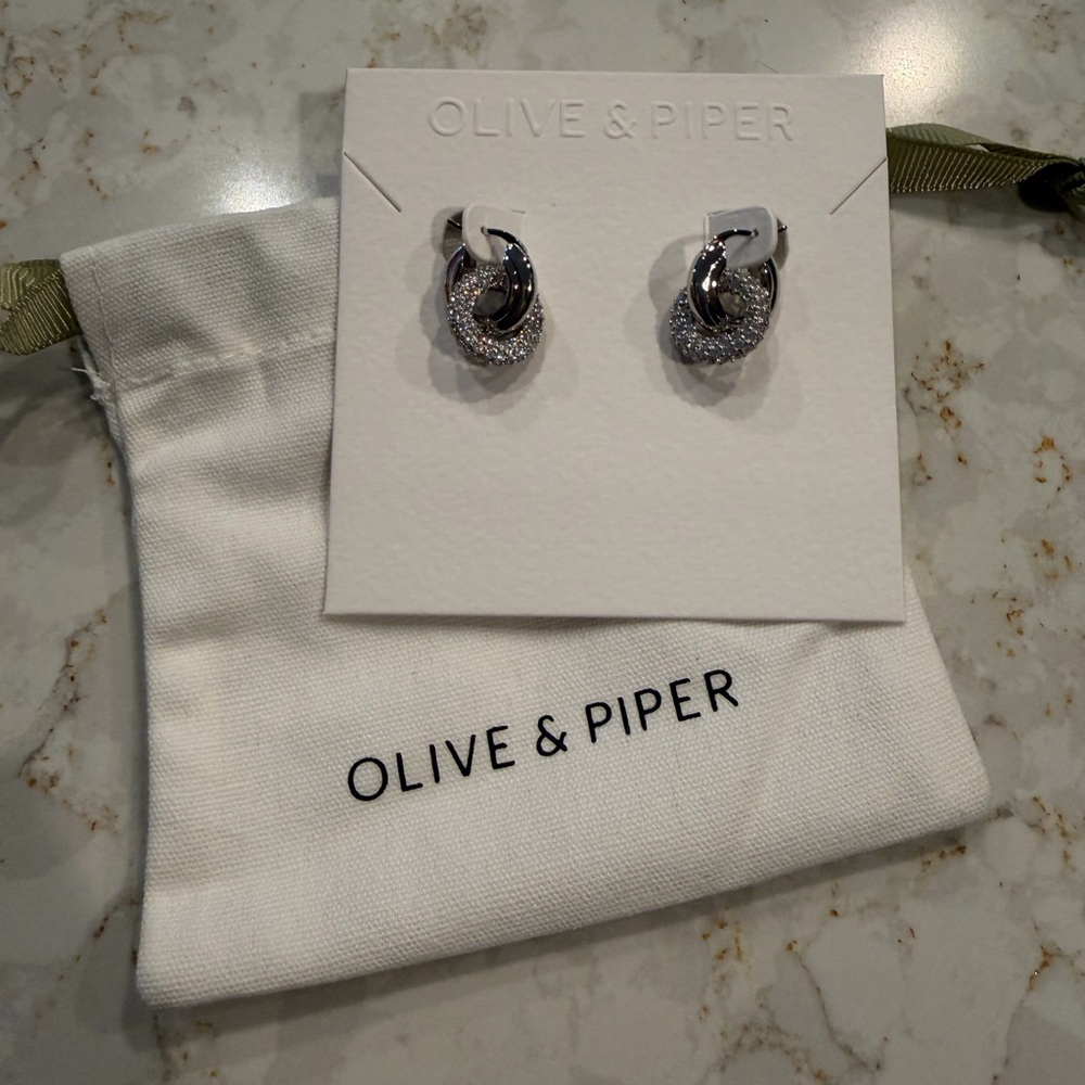 Olive & Piper Alicia Hoop Earrings